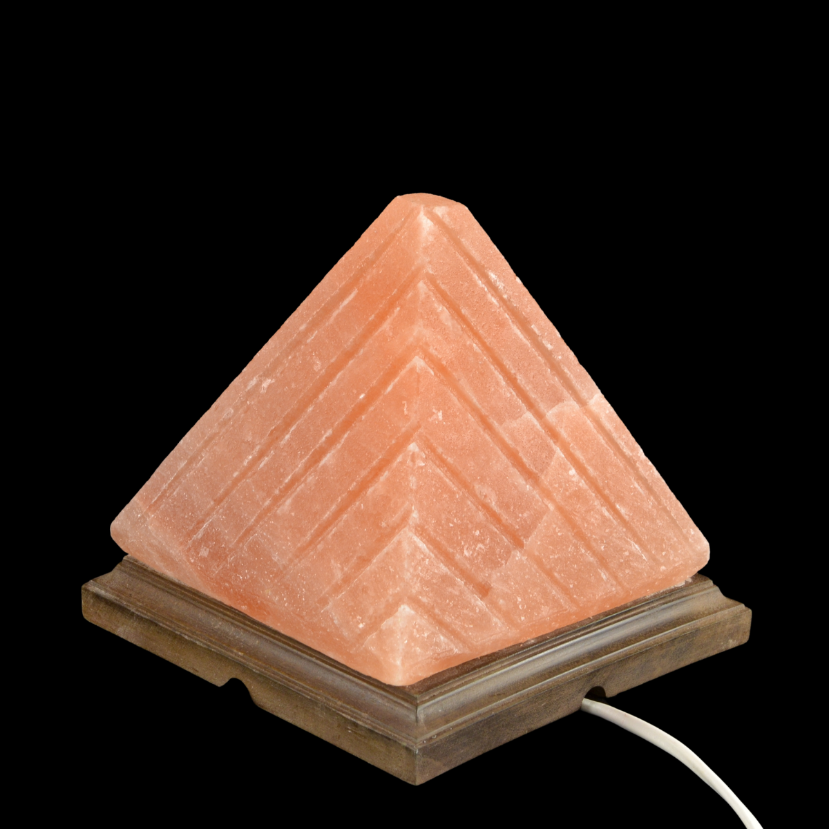 Elektrická soľná lampa z himalájskej soli, Pyramída, 3–3,5 kg, drevený podstavec, jemné línie