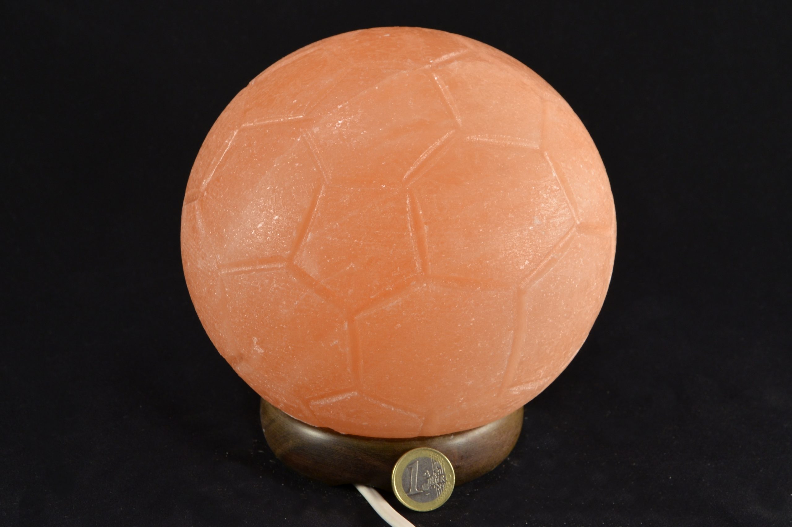 Elektrická soľná lampa z himalájskej soli, Futbalová lopta, 4–4,5 kg, drevený podstavec – Obrázok 2